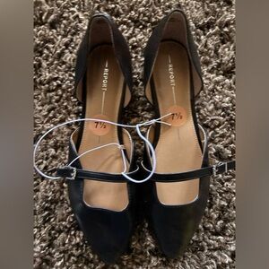 Report Women's Black Mary Jane Flats